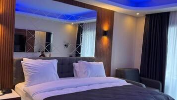 Minibar, lydisolert, wi-fi (inkludert) og sengetøy