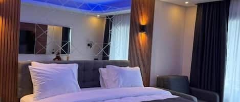 迷你吧、隔音、免費 Wi-Fi、床單