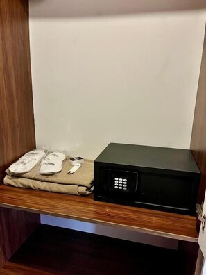 Een minibar, geluiddichte muren, gratis wifi, beddengoed