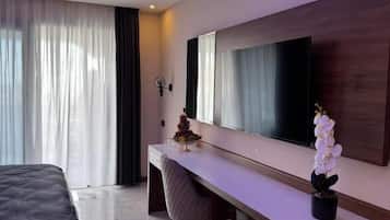 Minibar, free WiFi, bed sheets