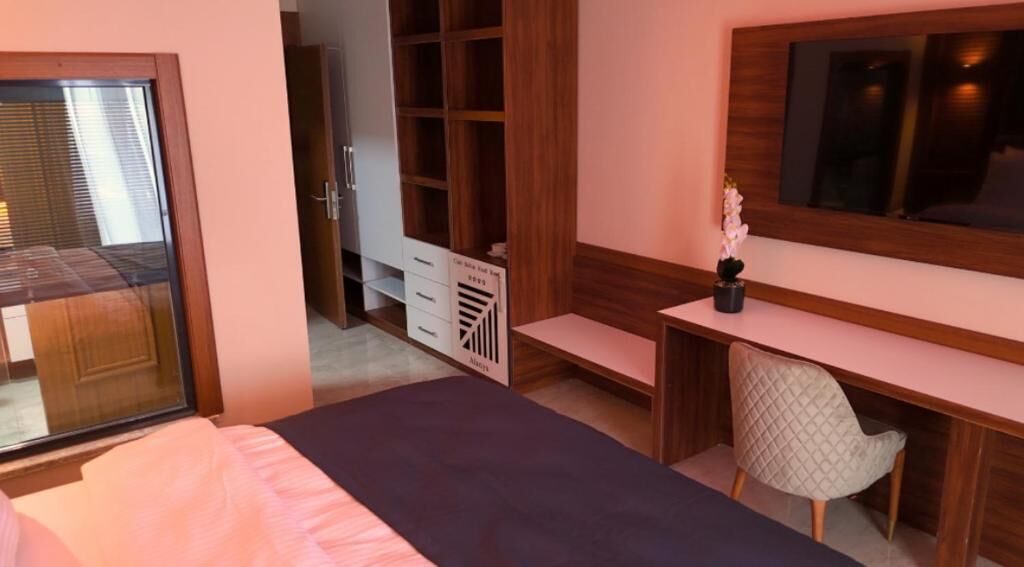 Een minibar, geluiddichte muren, gratis wifi, beddengoed