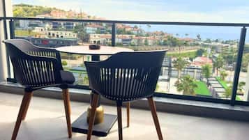 Deluxe Double Room (Sea View) | Minibar, schallisolierte Zimmer, kostenloses WLAN, Bettwäsche