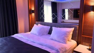 Minibar, free WiFi, bed sheets