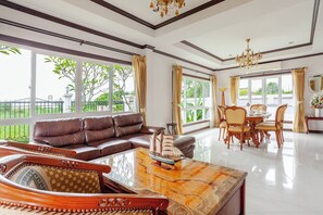 Villa, 4 Bedrooms, Smoking, Private Pool | Living room - Luxury Iconic Royal Boat Pool Villa North Pattaya (Pattaya)