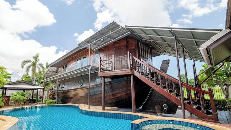 Luxury Iconic Royal Boat Pool Villa North Pattaya