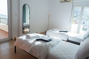3 chambres, fer et planche à repasser, Wi-Fi, draps fournis