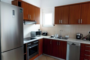 Micro-ondes, four, plaque de cuisson, lave-vaisselle