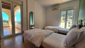 3 habitaciones, tabla de planchar con plancha, wifi y ropa de cama 
