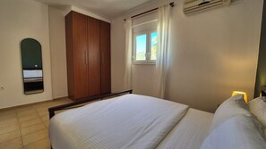 3 quartos, ferros/tábuas de passar roupa, Wi-Fi, roupa de cama