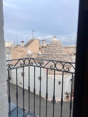 Property grounds - Trulli in Light, accommodation in typical stone houses in the historic center (Alberobello)