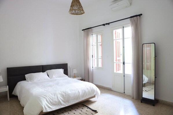 3 chambres, fer et planche à repasser, Wi-Fi, draps fournis