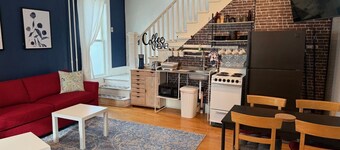 Charming 2-bedroom house in Hayward just steps from Main Street!