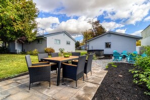Outdoor dining - Saggi Retreat (Walla Walla)