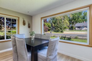 Dining - Saggi Retreat - (sa-GEE) (Walla Walla)