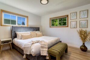 5 bedrooms, desk, iron/ironing board, WiFi - Saggi Retreat - (sa-GEE) (Walla Walla)