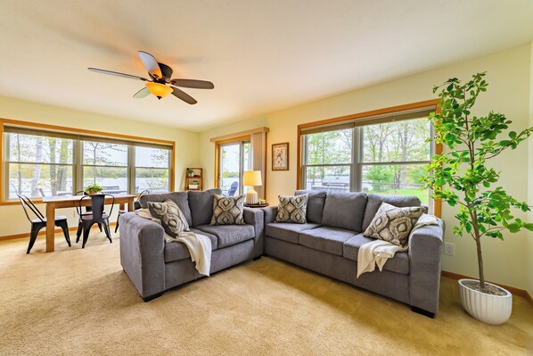 Smart TV, computer monitors