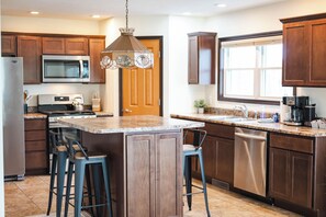 Fridge, microwave, oven, stovetop - Cozy Lakefront Home, Minutes from Lake MI, 2 Bedrooms, 2 Bathrooms. Sleeps 6 (Manistee)