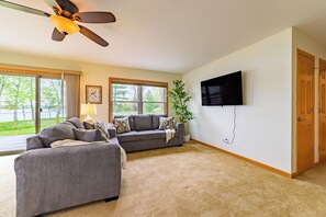 Smart TV, computer monitors