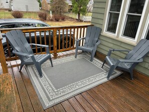 Terrace/patio - 4-bedroom house in adorable Clear Lake with AC, WiFi. Enjoy your stay (Clear Lake)