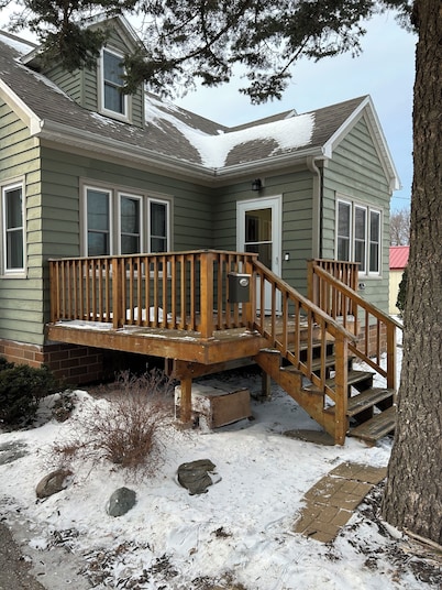 4-bedroom house in adorable Clear Lake with AC, WiFi. Enjoy your stay