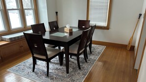 Dining - 4-bedroom house in adorable Clear Lake with AC, WiFi. Enjoy your stay (Clear Lake)
