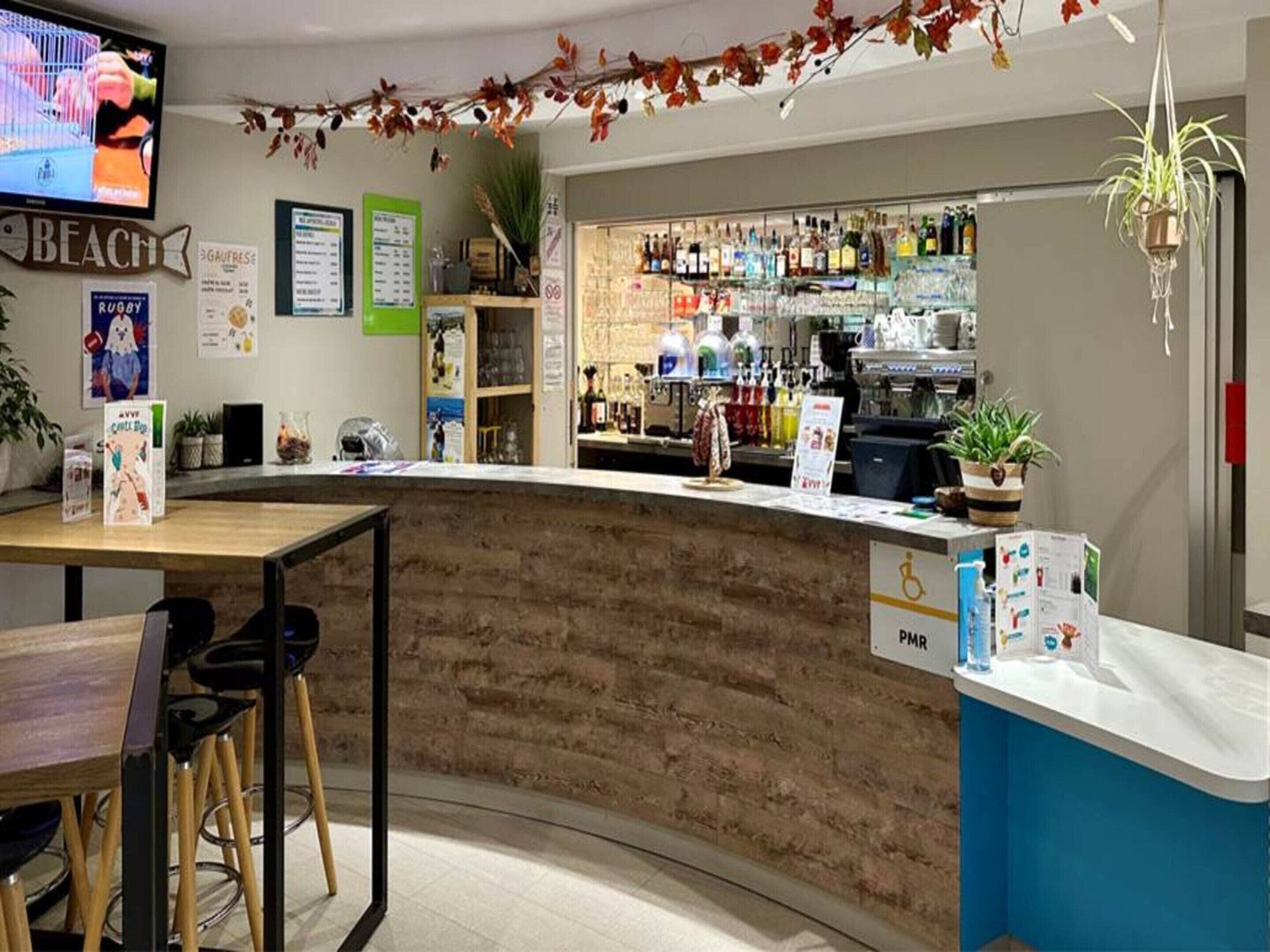 Apartment | Bar (on property)