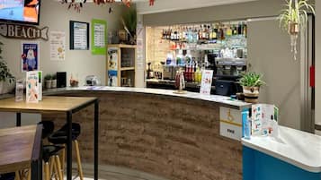 Apartment | Bar (on property)