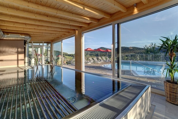 Indoor spa tub - Wellnesshotel Hofbräuhaus (Bodenmais)