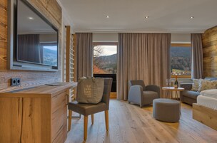 华丽双人房 | 迷你吧、客房内保险箱、办公桌、熨斗/熨板