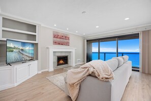 Smart TV y chimenea