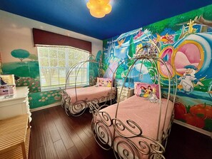 5 bedrooms, iron/ironing board, free WiFi, bed sheets