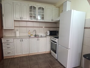 Departamento estándar, 2 habitaciones | Cocina privada
