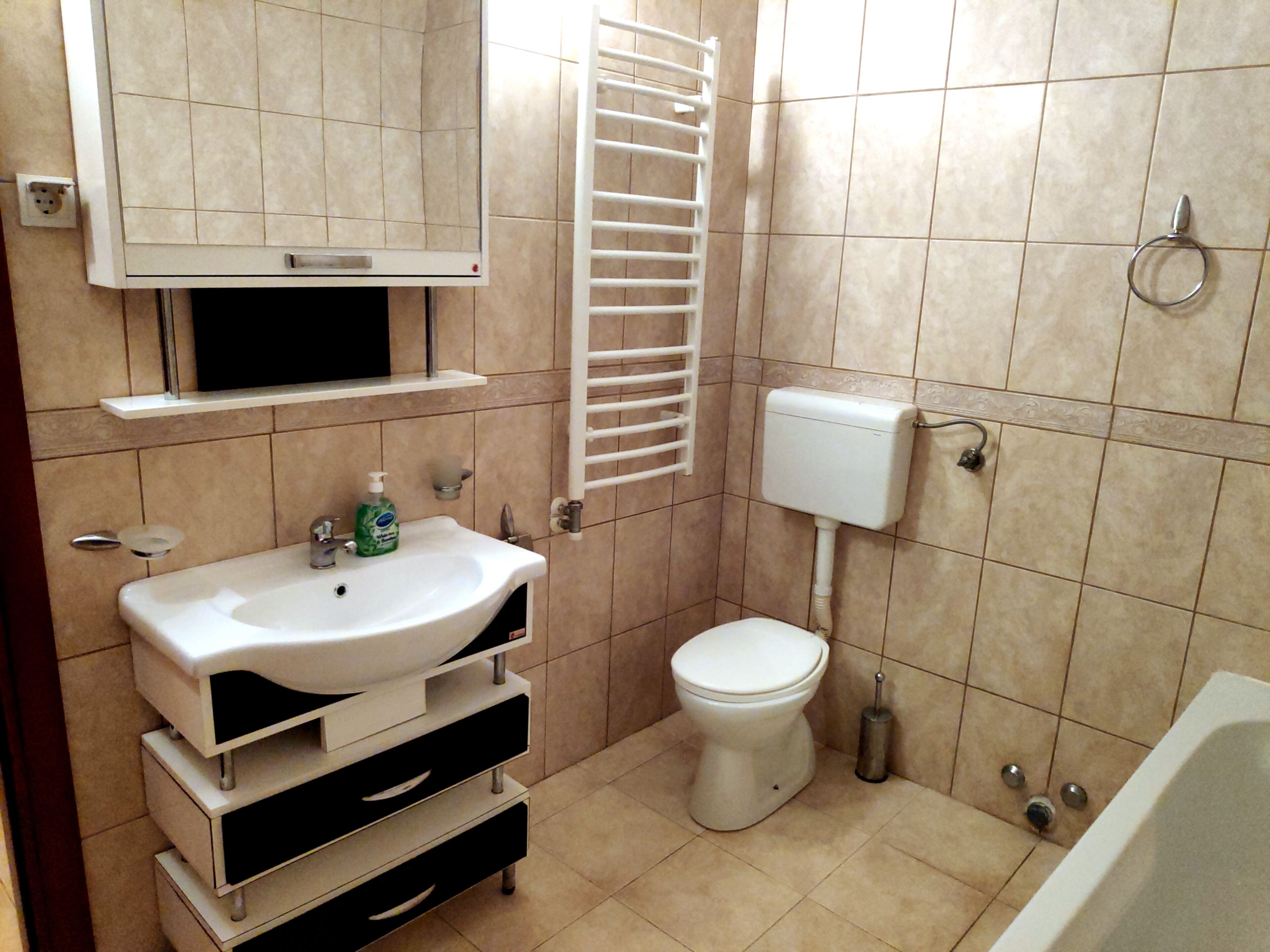Appartement Standard, 2 chambres | Salle de bain | Serviettes fournies, savon, papier toilette
