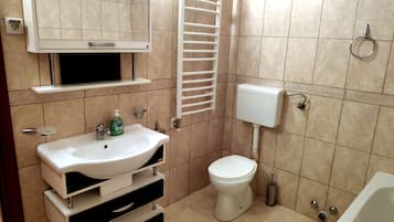 Standard Apartment, 2 Bedrooms | Bathroom | Towels, soap, toilet paper