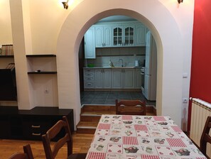 Departamento estándar, 2 habitaciones | Área de sala de estar