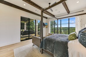 4 عدّة غرف نوم ومكتب ومكواة/لوح كي وسرير سفر