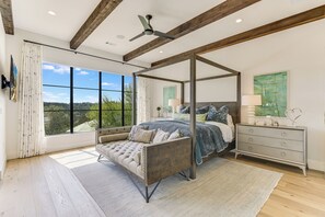 4 Schlafzimmer, Schreibtisch, Bügeleisen/Bügelbrett, Reisekinderbett