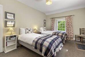 3 chambres, lit parapluie, accès Internet, draps fournis