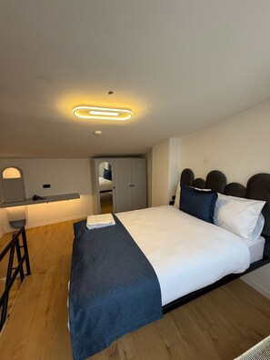 Standard-Maisonette | Minibar, schallisolierte Zimmer, Bügeleisen/Bügelbrett, kostenloses WLAN