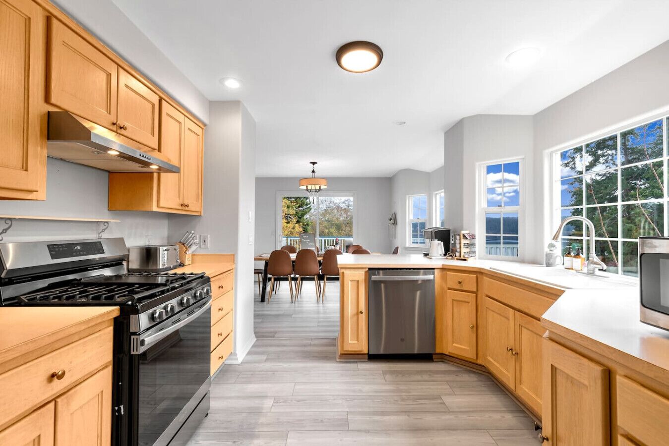 雪櫃、微波爐、焗爐、爐具