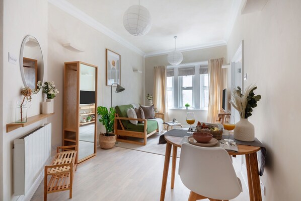 Een 40-inch smart-tv met satellietzenders