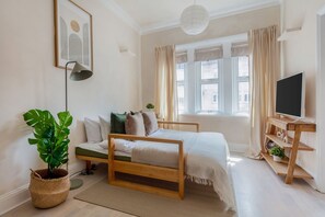 Living area - 1BR Flat - Heart of Holborn (London)