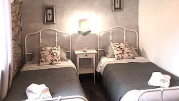 6 bedrooms, WiFi, bed sheets