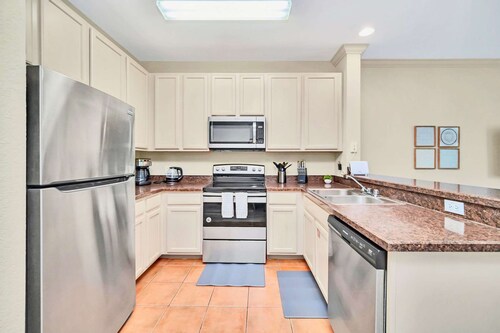 Family-friendly Condo With Pool, Sauna & Hot Tub