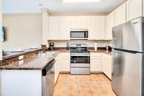 Apartment - Family Fun Condo: Pool, Hot Tub, Saunanear Disney (Winter Garden)