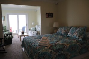 6 bedrooms, iron/ironing board, WiFi, bed sheets