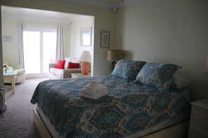 6 bedrooms, iron/ironing board, WiFi, bed sheets