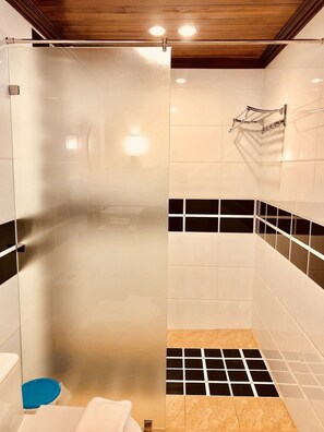 Bathroom - Merry Riverside Hotel (Luang Prabang)