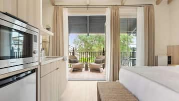 Een strijkplank/strijkijzer, reisbedje, wifi, beddengoed