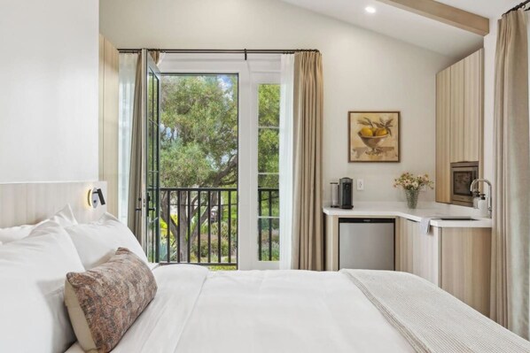 Iron/ironing board, travel cot, WiFi, bed sheets